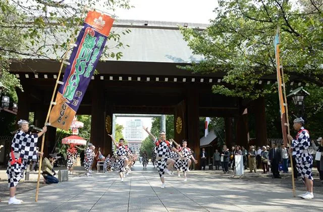 靖國神社秋季例大祭の公式案内に掲載された写真