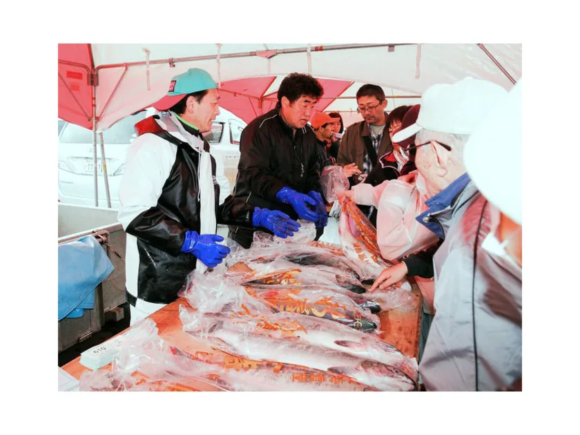 ふるさとまつりin浜頓別で水産物を販売する様子(開催紹介の参考写真)