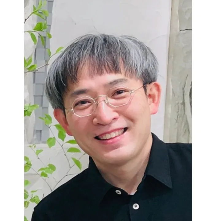 講演する小野正嗣さん(主催館掲載写真)