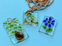 ガラスのペンダントを作ろうの公式案内に掲載された作品・過年度の参考写真