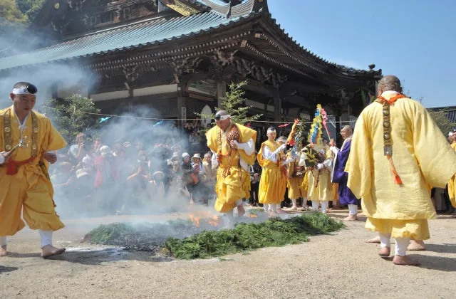 【11月】大聖院　火渡り式の公式案内に掲載された写真