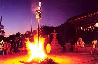 御柱祭の公式案内に掲載された写真