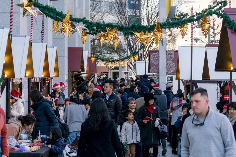 主催者のサイトで紹介されている、ひろしまドイツクリスマスマーケットの過去の会場風景