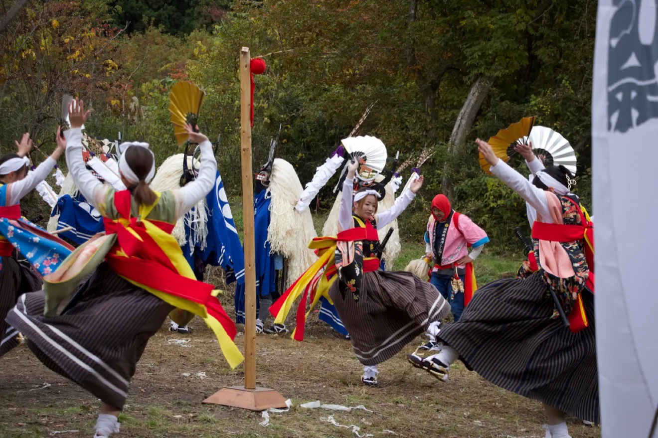 公式案内が掲載する野祭2025の郷土芸能演舞写真