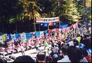 峠の国盗り綱引き合戦の公式案内に掲載された写真