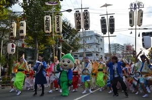 板橋区民まつりの紹介として公式案内に掲載されている過去のパレード写真
