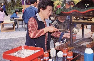 甘茶まつりの公式案内に掲載された写真