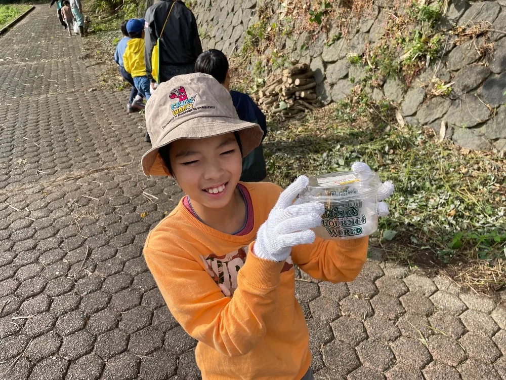 公式案内に掲載された過去の角間の里山での昆虫観察の様子