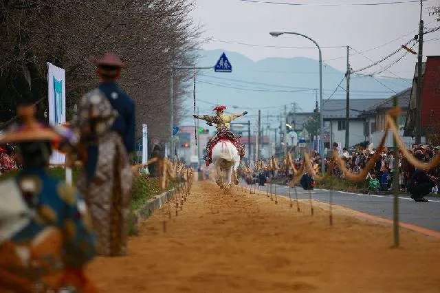 神事　流鏑馬の公式案内に掲載された写真