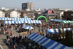香取市掲載のふるさとフェスタさわらの出店風景