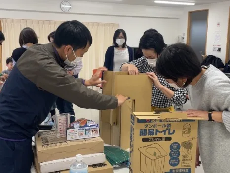 今回の段ボールハウス制作・暮らし体験の公式案内に使われている活動の参考写真