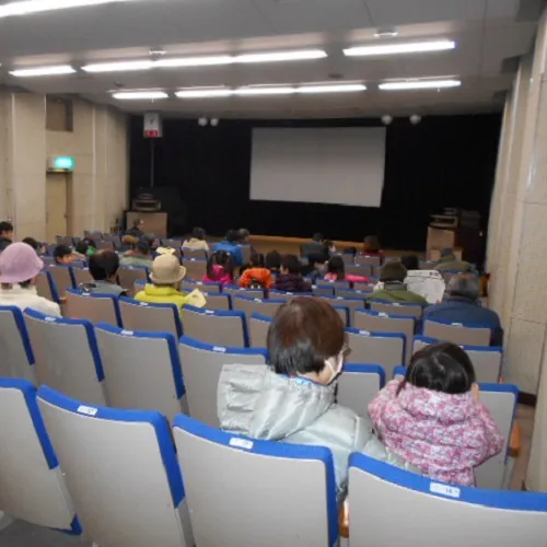 公式の今回案内に掲載された映画会の写真（紹介写真）