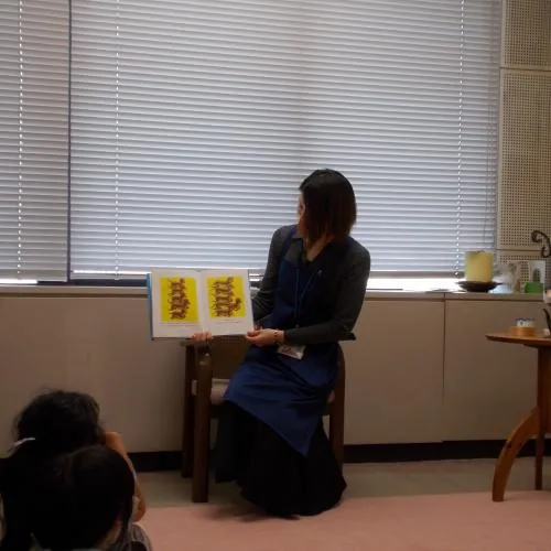 公式の今回案内に掲載されたおはなし会のようす2（紹介写真）