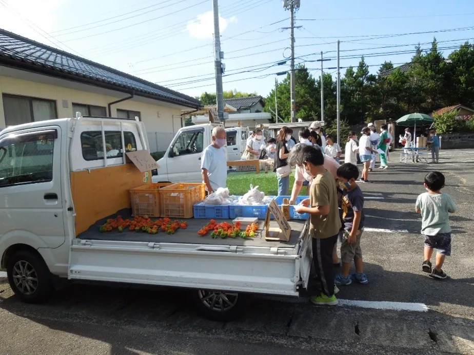なだて軽トラ市の公式案内に掲載された画像