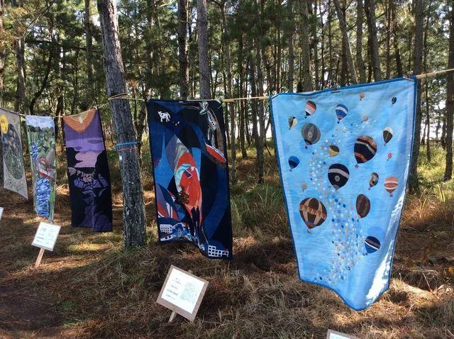 潮風のキルト展の公式案内に掲載された写真