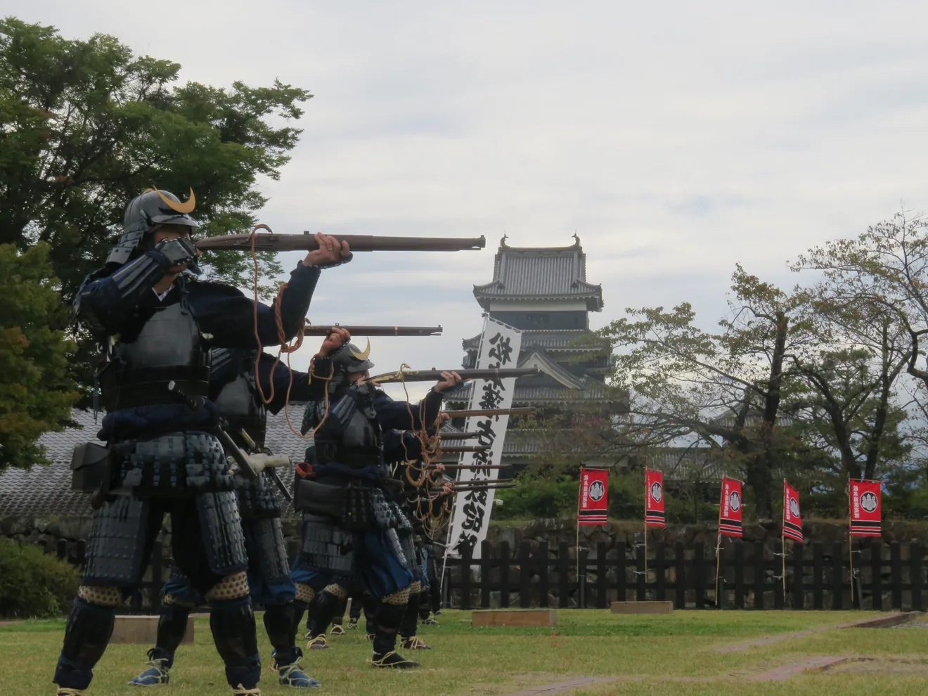 国宝松本城　古式砲術演武の公式案内に掲載された写真