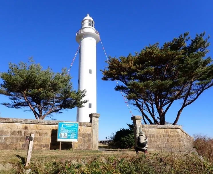 一般公開される魹ヶ埼灯台の外観と改修後設備