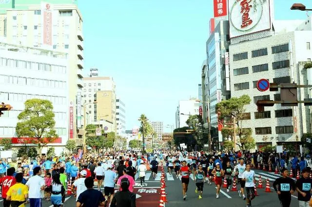 第40回青島太平洋マラソンの公式案内に掲載された写真