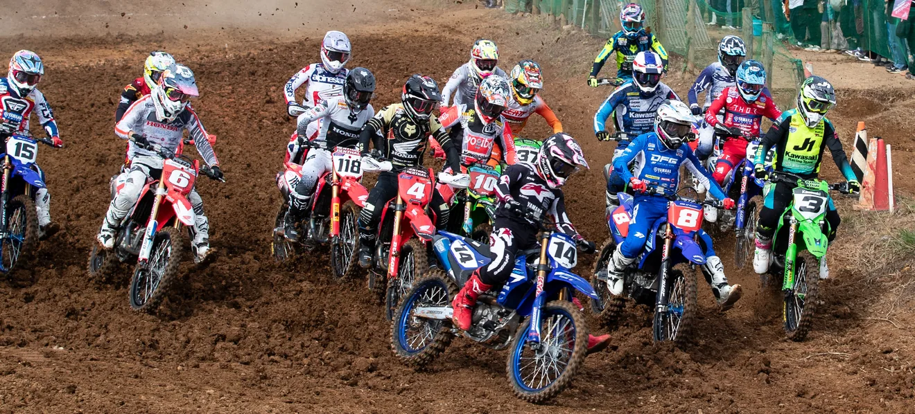 D.I.D全日本モトクロス選手権第9戦の公式案内に掲載された競技写真
