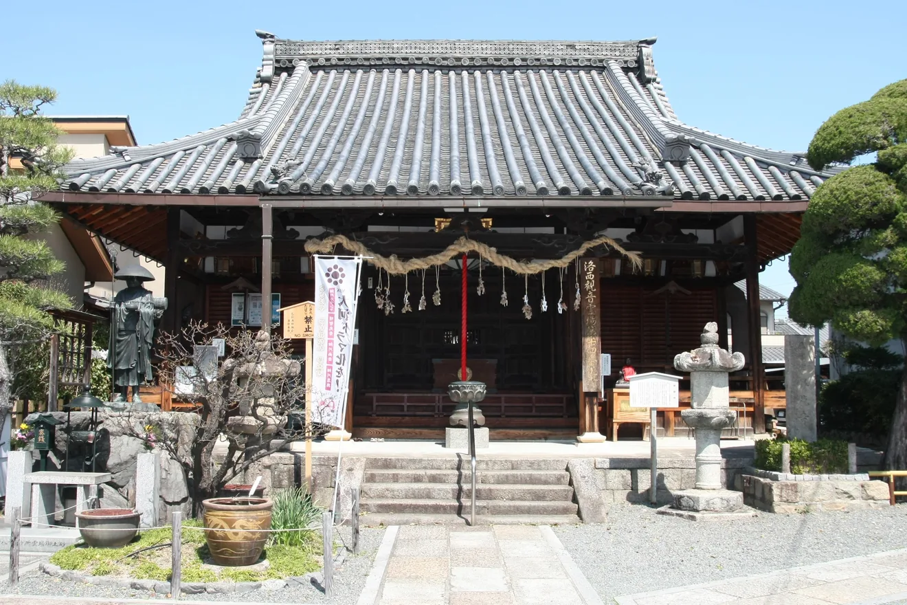除夜の鐘が行われる勝龍寺の本堂（長岡京市の公式紹介写真）
