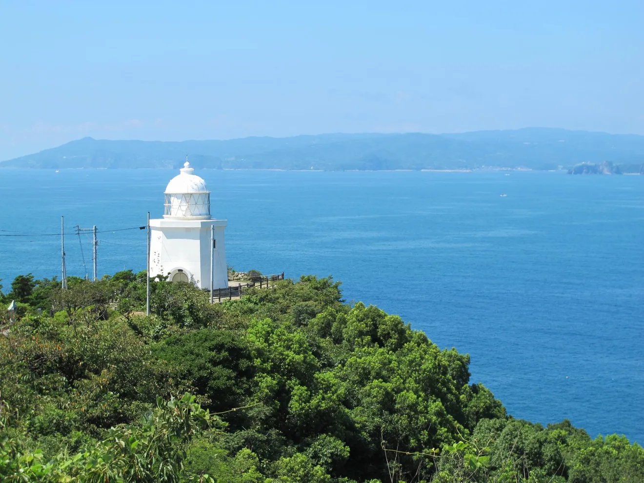 長崎県観光公式が掲載する伊王島灯台の写真