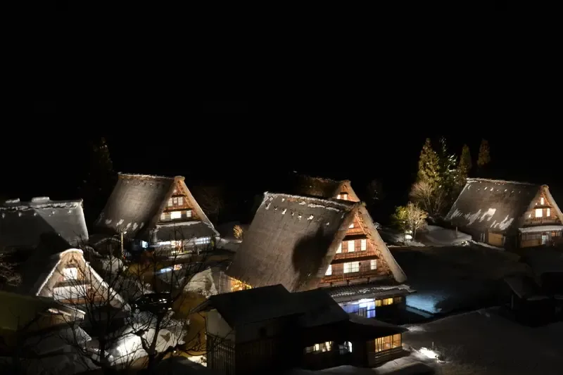 五箇山菅沼合掌造り集落 雪あかりライトアップの公式案内に掲載された画像