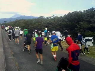 第71回千本浜ファミリーマラソン大会の公式案内に掲載された写真