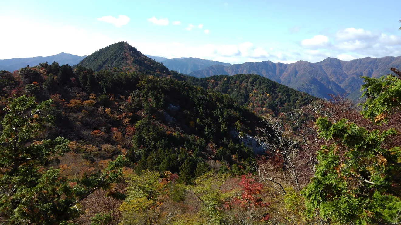 紅葉の仙千代ヶ峰登山の主催案内に掲載されたコースの参考写真