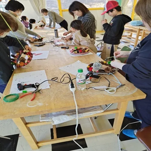 みどりの村のクリスマスリース作り教室の紹介画像