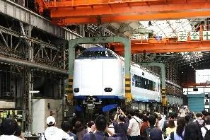 吹田総合車両所の公開風景（JR西日本の2026年案内掲載の参考写真）