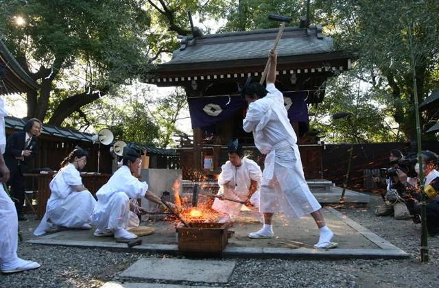 鞴神社例祭　刀剣鍛錬神事の公式案内に掲載された写真