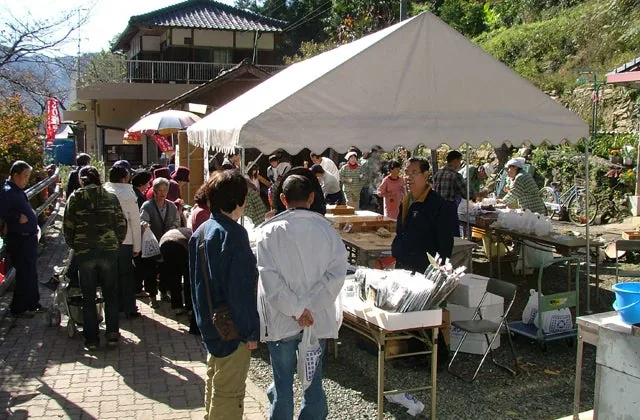 白滝滝まつりの公式案内に掲載された写真