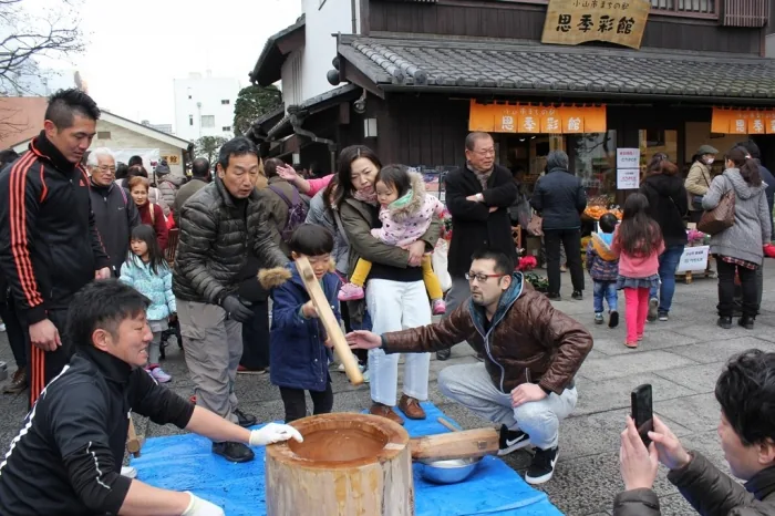 小山の初市・だるま市の公式案内に掲載された写真