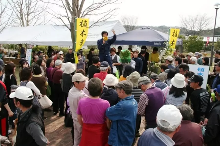 三重県植木まつりの今回案内に掲載された過去の開催風景