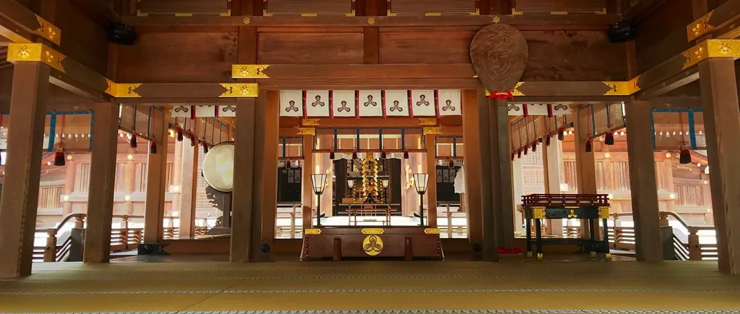 多賀大社拝殿（神社の公式サイトに掲載された境内紹介写真）