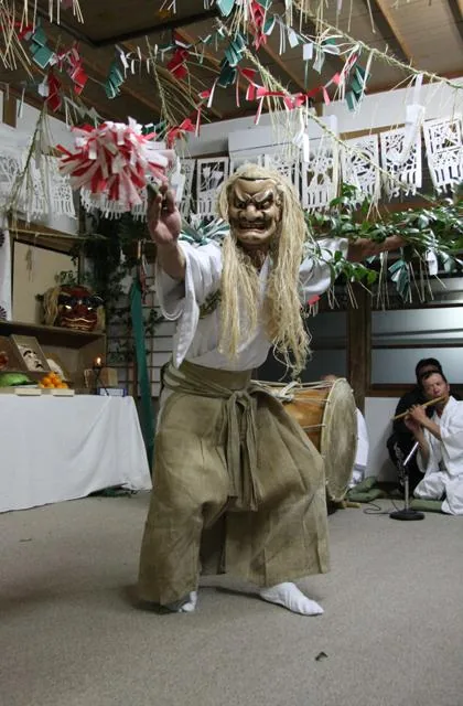 天岩戸夜神楽三十三番大公開まつりの公式案内に掲載された写真