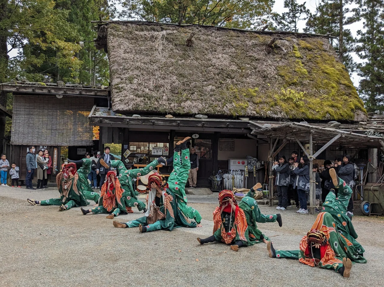 飛騨の里まつりの今回の観光案内に掲載された演舞の参考写真