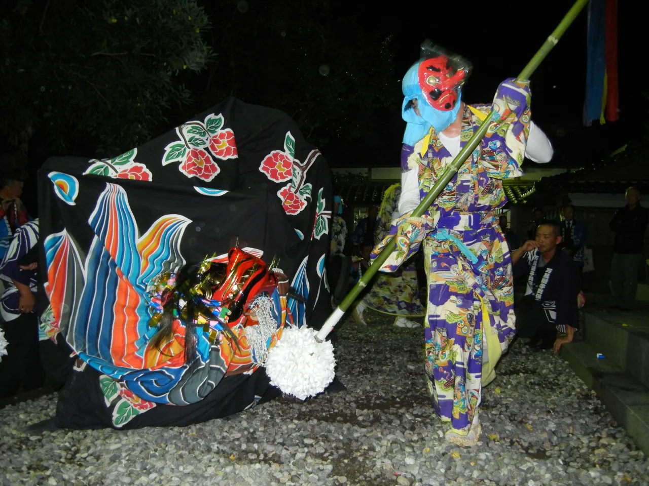 万呂須佐神社例祭（万呂の獅子舞）の公式案内に掲載された参考写真