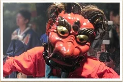 東栄町が紹介する御園地区の花祭の様子