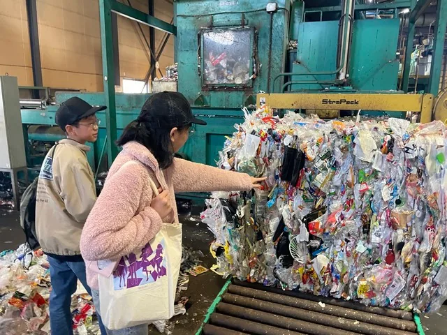琴浦町が今回の工場見学案内に掲載した昨年度の見学風景