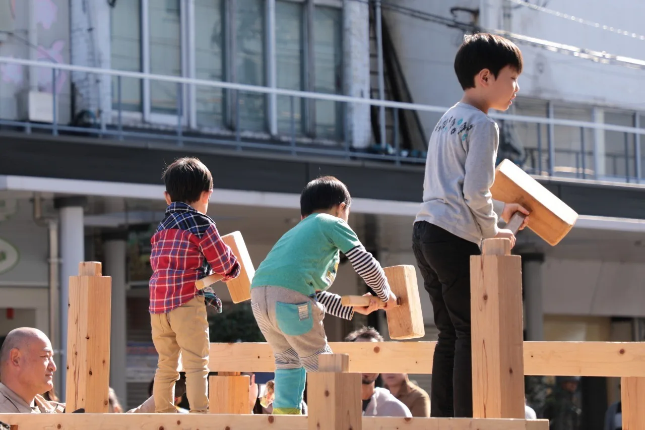 鳥取市木のまつりの公式紹介に使われている木組み体験の参考写真（撮影年未確認）