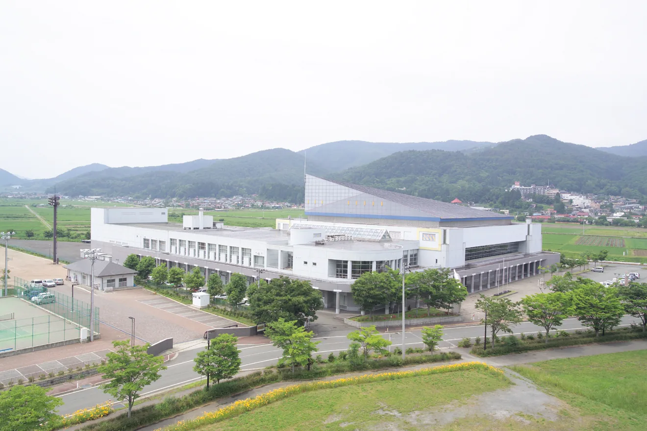 第75回 上山美術展の会場・上山市体育文化センター（公式参考写真）