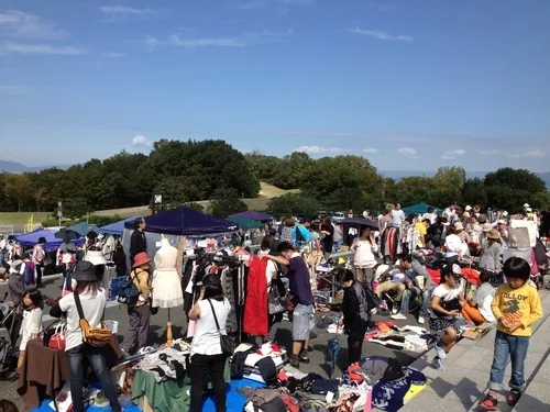 太陽が丘公園フリーマーケットの公式案内に掲載された参考写真
