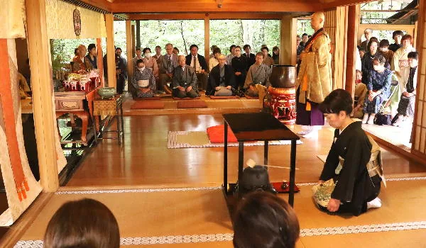 開山玉舟和尚並びに片桐石州毎歳忌法要の公式案内に掲載された写真