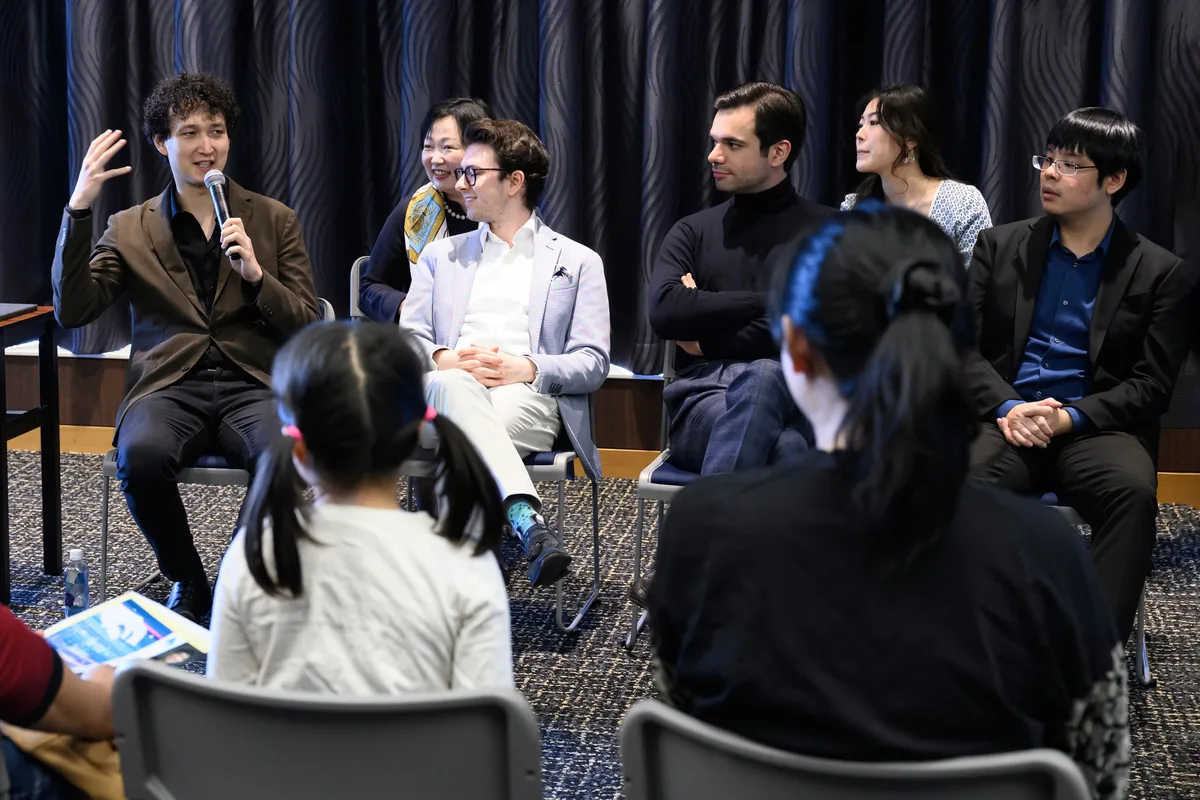 公式の子どもたちとの交流会案内に掲載された昨年の交流の様子(参考写真)