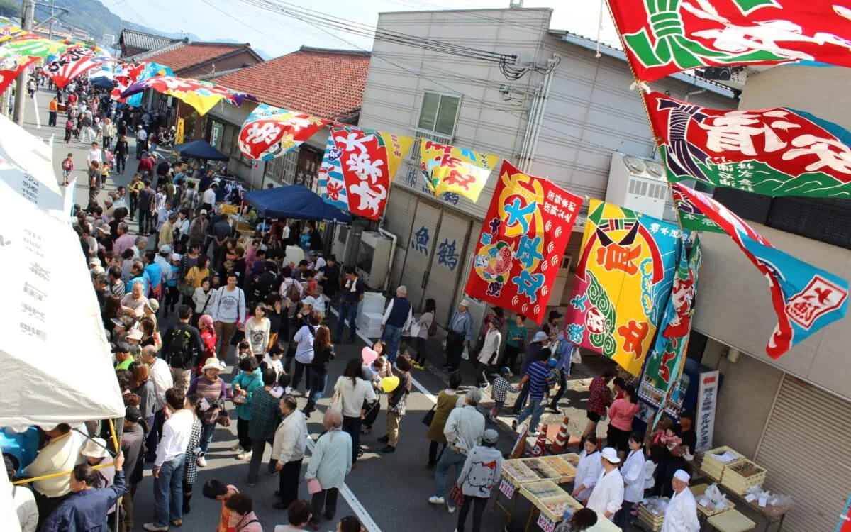 ギョギョっとお魚まつりの当年公式紹介に使われる過去の開催風景（撮影年未確認）