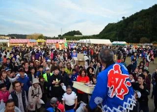 はさま きちょくれ祭りの公式案内に掲載された写真
